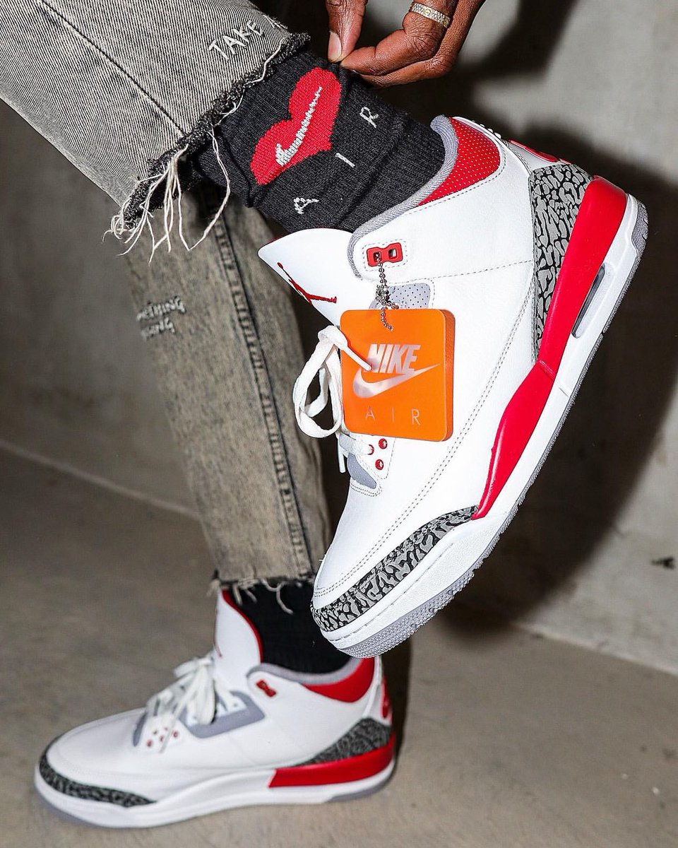 jordan 3 knicks on feet