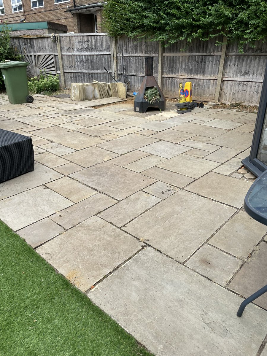 1402KDAVIS's tweet photo. While cave man dismantled man cave, I weeded. Would have preferred weeding library but hey ho. It’s looking good. Shame I’m getting kicked out 😢 #libraryassistant #libraryweeding #gardenweeding #weedinglibrary #weedinggarden https://t.co/vfxUb0Z9zi