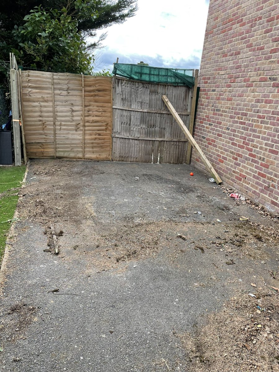 1402KDAVIS's tweet photo. While cave man dismantled man cave, I weeded. Would have preferred weeding library but hey ho. It’s looking good. Shame I’m getting kicked out 😢 #libraryassistant #libraryweeding #gardenweeding #weedinglibrary #weedinggarden https://t.co/vfxUb0Z9zi