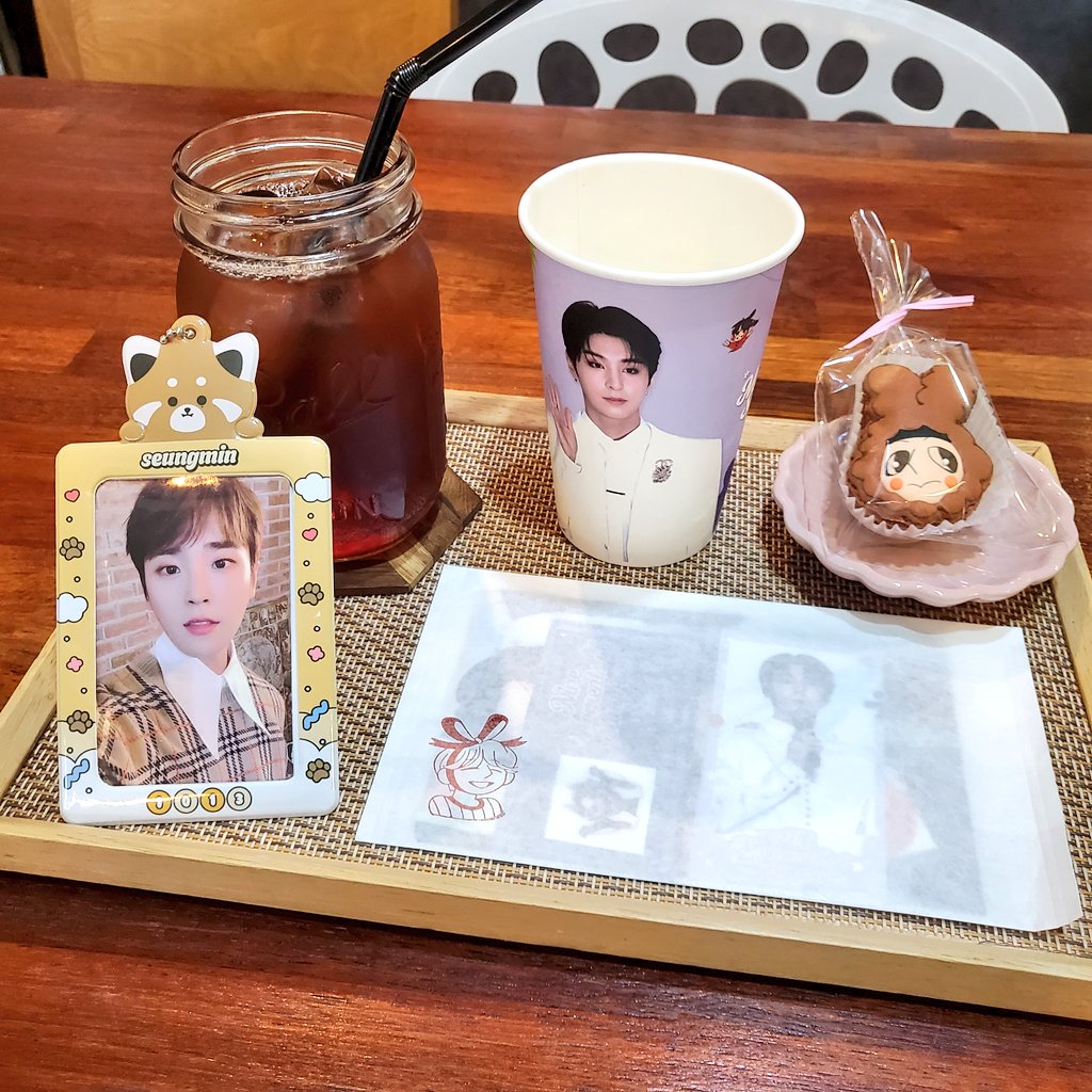 dearmyS_1013's tweet photo. 성윤이 생일 축하하러 아비오 갔다왔어요〰️
아비오 마카롱은 언제 먹어도 항상 맛있어요☺️💗
성윤이 사진으로 가득한 카페에서 예쁜 특전도 받고 귀엽고 맛있는 마카롱까지 먹을 수 있어 너무 행복했습니다🫶
카페 준비하시느라 넘 수고 많으셨어요💗
성윤아 생일 축하해🎉

#우리의_여름은_성윤이였다 https://t.co/dtcD6a4ZiV