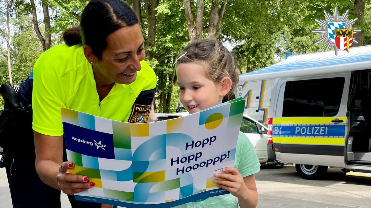 polizeiSWN's tweet photo. Unsere Fahrradstreife 🚵♀️ hilft bei der #KanuWM2022 Groß & Klein 💪🏻.
#Polizei #PolizeiSWN #Augsburg2022 #Augsburg #Siebentischwald #Hochablass #Spickel #Eiskanal #ComingHome2022 #WirFürEuch #KanuWM https://t.co/KWNOySLai7