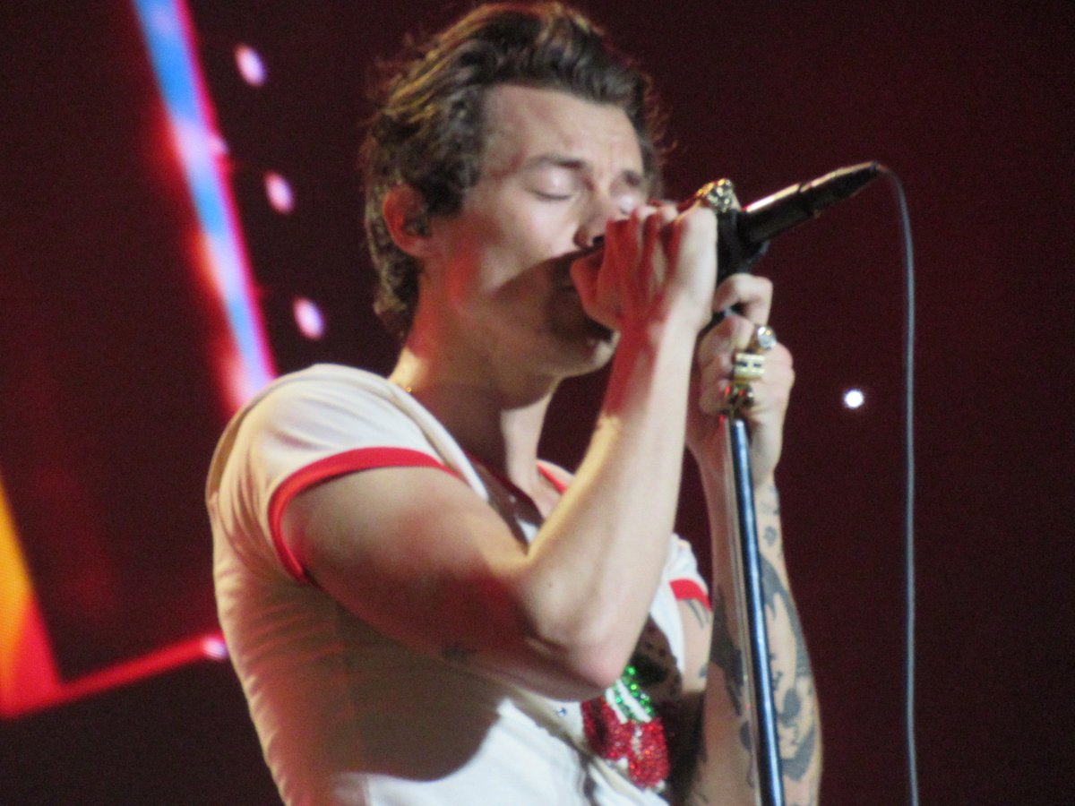 🐇| #LoveOnTour European Leg  

🗓️31.07 (tonight)
🕐9PM (local time BST) | 10PM (CEST) | 4PM (EDT) | 1PM (PDT) 
📍Lisbon, Altice Arena, 🇵🇹
👥20 000 fans

#LoveOnTourLisbon #LoveOnTourLisboa