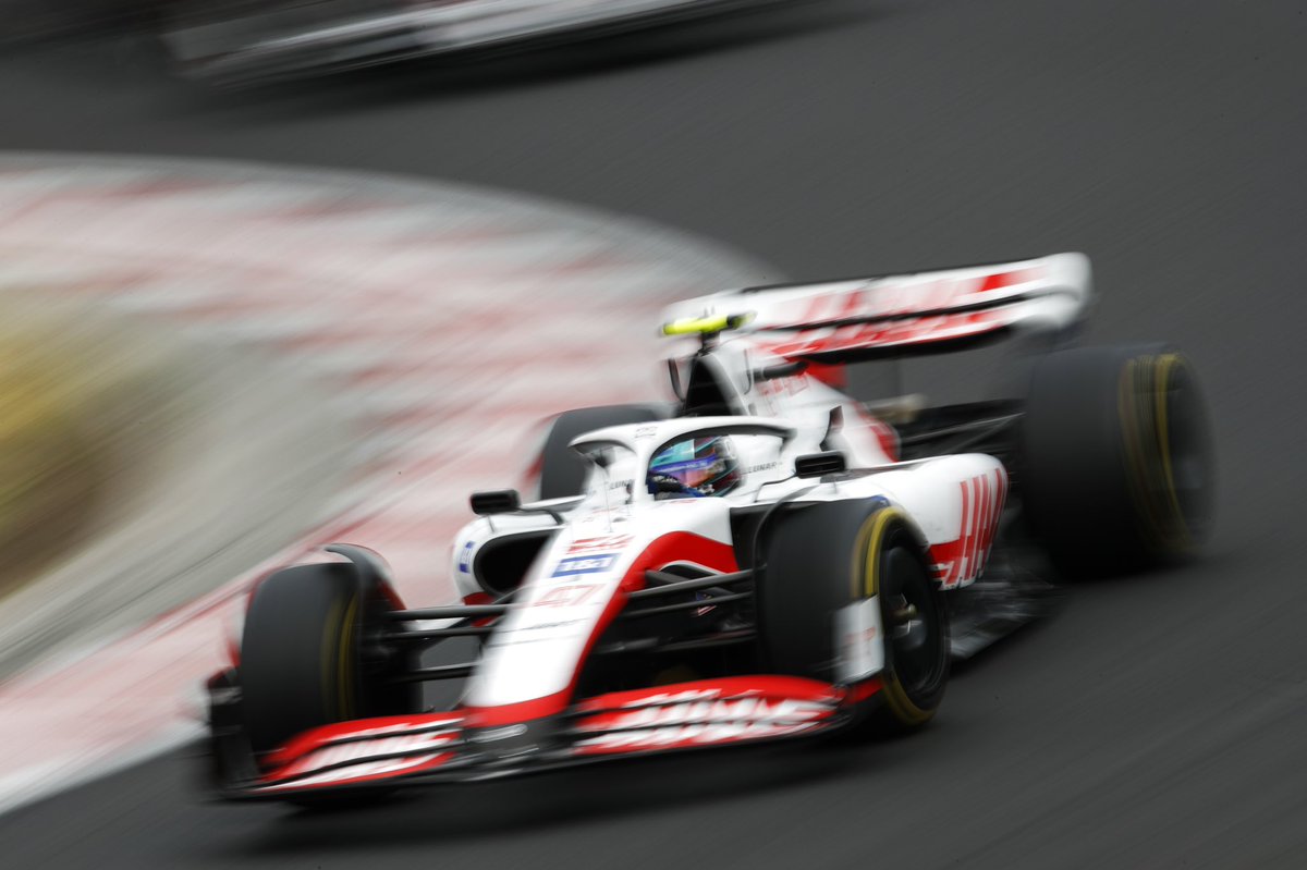 🔟 laps to go 🇭🇺 Mick’s now P15 but has closed the gap to Ricciardo to within three seconds. Kevin’s a further 10 seconds down in P16. #HaasF1 #HungarianGP