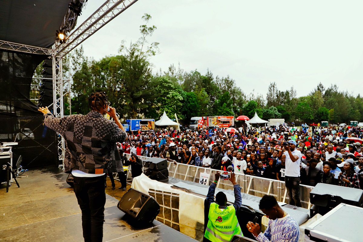 OCTOPIZZO's tweet image. NAKURU!!!! ♥️♥️♥️
Jana tulifanya ile kitu 💥💥💥, Shukran sana kwa kila msee alitokea.
Mad loyalty I can’t appreciate you enough but I can promise to be back na goodies masimu kadha za #spark9series na merch kibao courtesy of PAPIDON.
Na ju ya hio story 5th August 11am ⏰ #DON 🐐