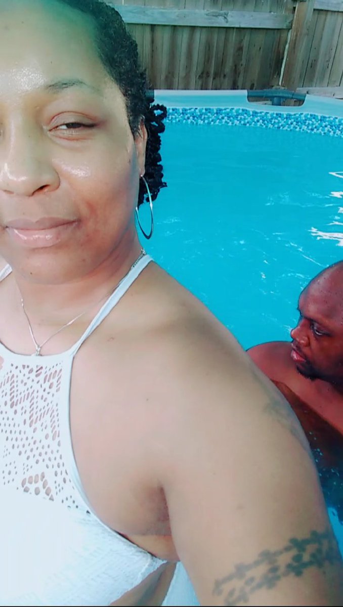 AirfrsNbbyhrs's tweet photo. Fun in the sun!!! #AirfrosAndBabyhairs #ImSoNappy #Dman #RockinRobin #InfamousLadyD #Lollapalooza #SummerSlam #sundayvibes #chillin #Tankinis #couplegoals #marriedlife #wifey #hubby #boothang #vibin #winddown #relax #relate #release #rejuvenate #replenish #regroup #repair https://t.co/cTgCacN2SQ