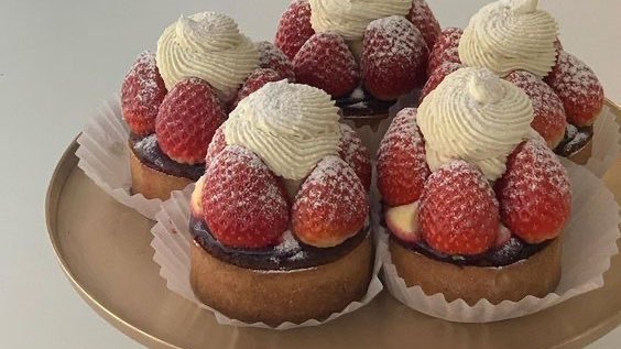 malusokay's tweet image. Strawberry desserts 🤍🍓