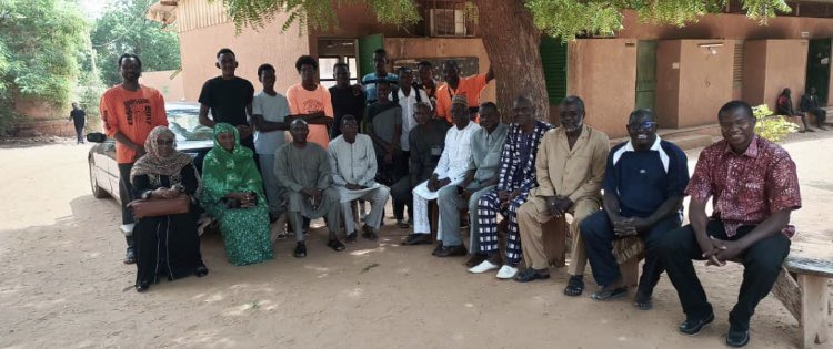 This morning Hoops4kids director Yac Sangare, and <a href="/SalifouOussou/">Oussou Salifou</a> Rep in Niamey had an informational meeting with players selected for Porto Novo, Benin Youth Basketball tournament 'Enfants du Benin Debout'. It was nice to meet all the parents
