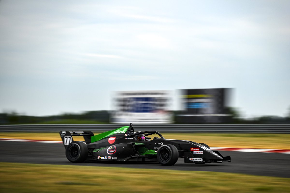 IamJasonAlder's tweet photo. Today is the final race of the weekend here at @NJMP 

Race 3 stats at 11:10AM EDT.  Tune into live scoring on the Race Monitor app.

I'm starting 6th today. 

I wouldn't be here without @CheckDontGuess and @TjMotorsports

#DFDA #KETONES #CheckDontGuess #DiabetesAwareness https://t.co/7a2iML7ofu