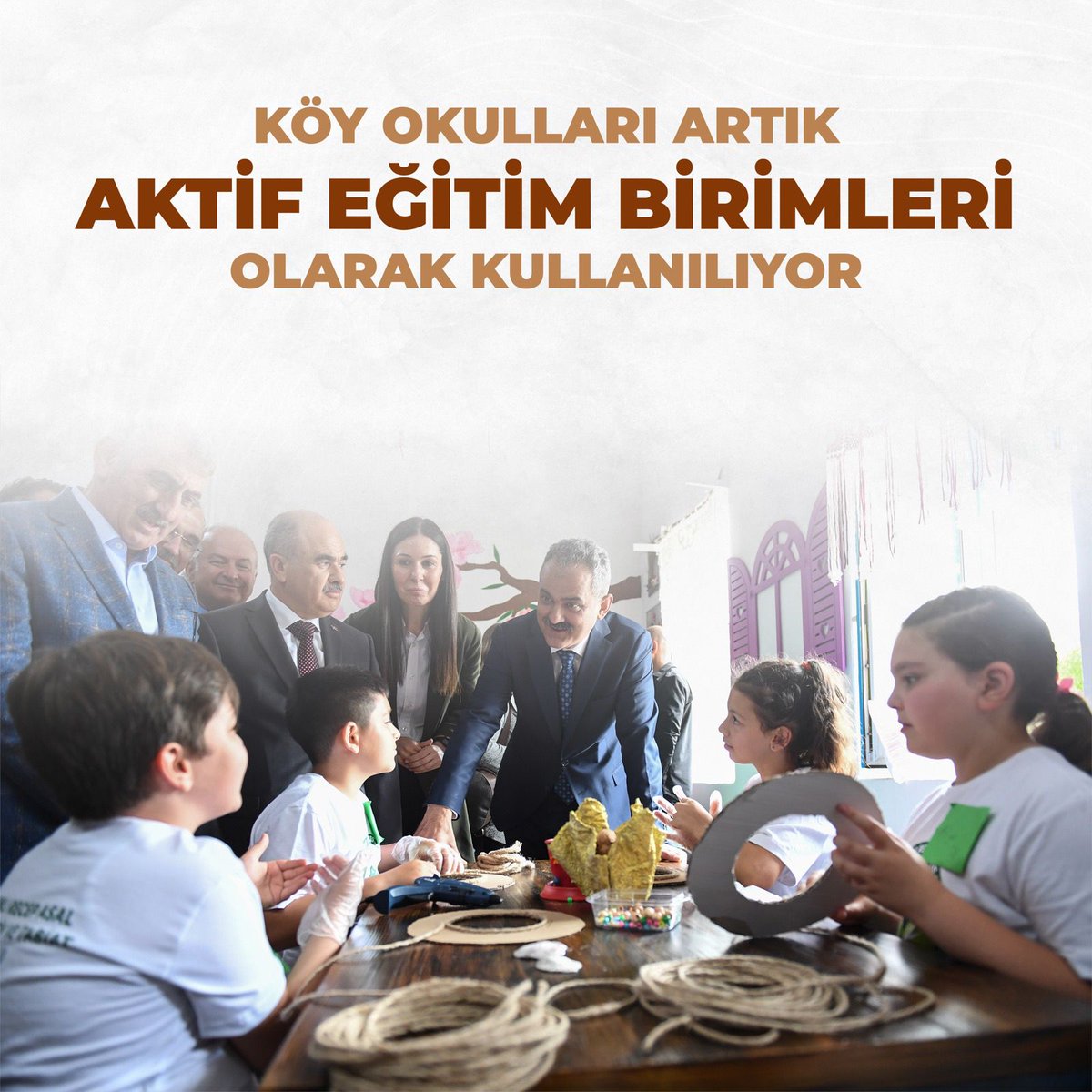 dag_hatip's tweet photo. Bakanlığımızca köy okullarının aktif eğitim birimleri olarak kullanılması için Köy Yaşam Merkezleri konsepti hayata geçti. Köy okullarında ana sınıfı açılması için öğrenci sayısı kriteri 10’dan, 5’e düşürüldü.
@mahmutdemirttas
@kalisli6153
@Murat69_Demir
@aydiner_sah https://t.co/0E6IuaUS02