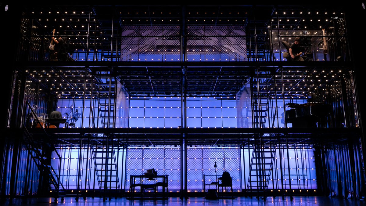 𝐕𝐈𝐕𝐈𝐃🎨 tweet media