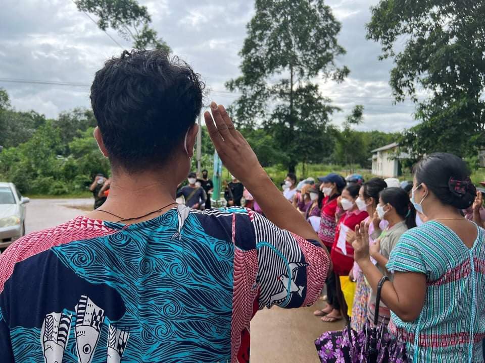 Led by pro-democracy revolutionary youths, an anti-military demonstration along with the people's oath-taking ceremony was held in Winyaw area, Karen state on July 31.  #2022July31Coup #HearTheVoiceOfMyanmar #MyanmarPeopleOath