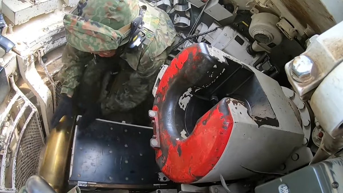 Starein_SN's tweet image. #74式 #type74 #74式戦車 #105mm
74式戦車の内部