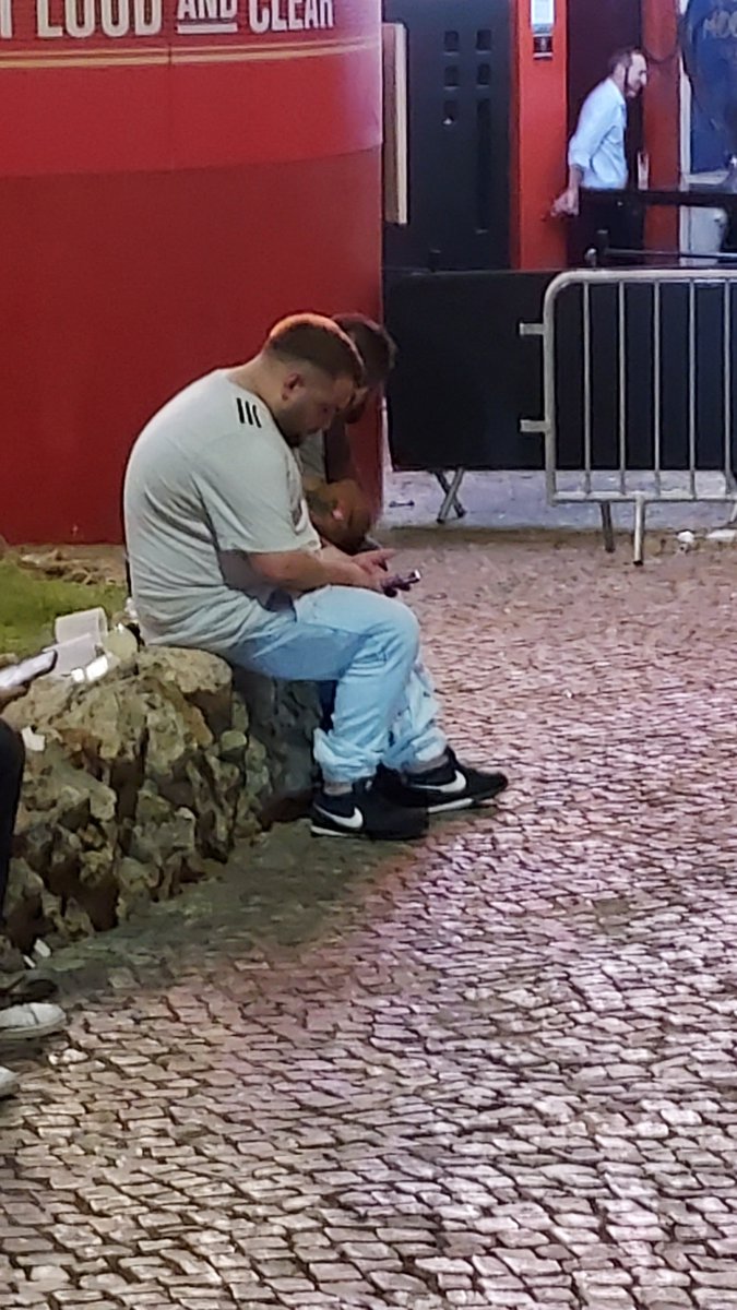 Por q me encontré a ibai de fiesta por albufeiras ? Estoy volando