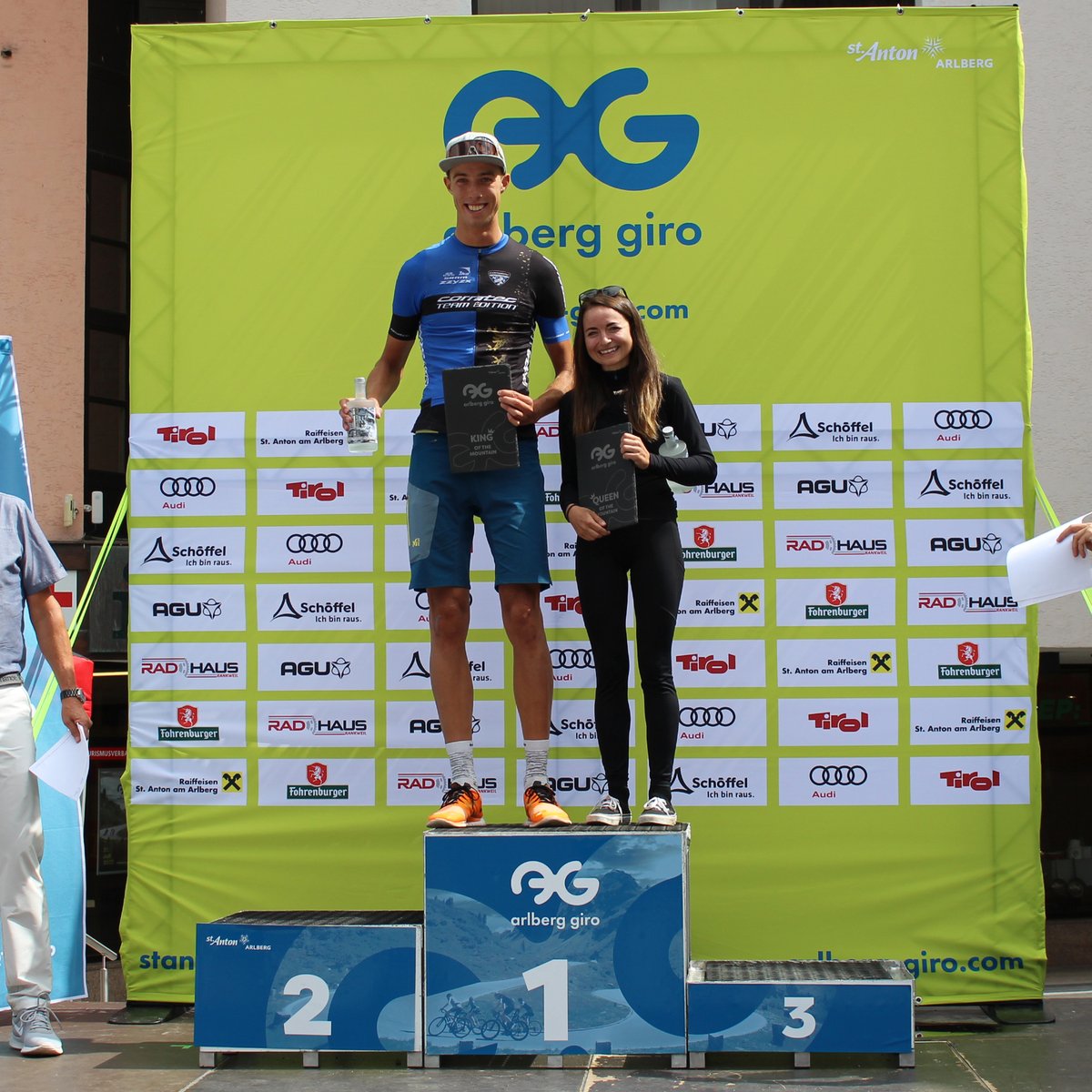 ArlbergGiro's tweet photo. 1.500 ambitionierte RennradfahrerInnen gingen am Sonntag, dem 31. Juli 2022 an den Start des Arlberg Giro in St. Anton am Arlberg. Den Fight um den Sieg konnten die Deutsche Julia Schallau und der Österreicher Stefan Kirchmair beim 150-Kilometer-Rennen für sich entscheiden. https://t.co/tgyKpsgS3M