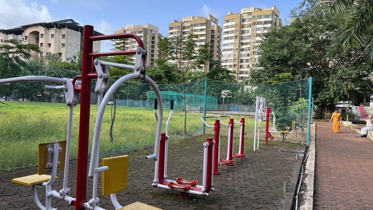 HariRC's tweet photo. Benefit of hitting jogging track in the morning.  Phot shoot outs 🤠 https://t.co/vsFqwNw9Yy