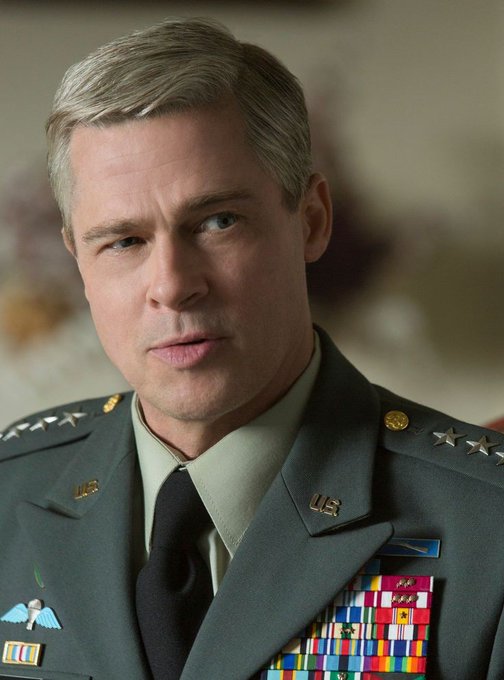 映画「ウォー・マシーン 戦争は話術だ!」なかなか興味深い作品だったブラピが実在の司令官役でよく演技も似せて面白いのだが…なんかふざけてる感が強い…でもブラピ(53歳)軍服が似合う 