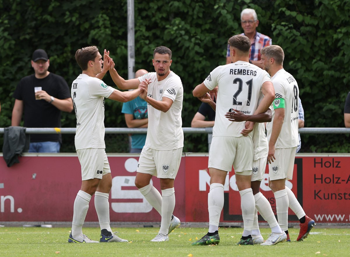 Preussen06's tweet photo. Den Spielbericht, die Bildergalerie &amp; #nullsechsTV findet ihr jetzt auf unserer Homepage ⚫️⚪️💚 #SCWSCP #scp06
___
https://t.co/sPhoiAwR8u https://t.co/XukfAV3vgT