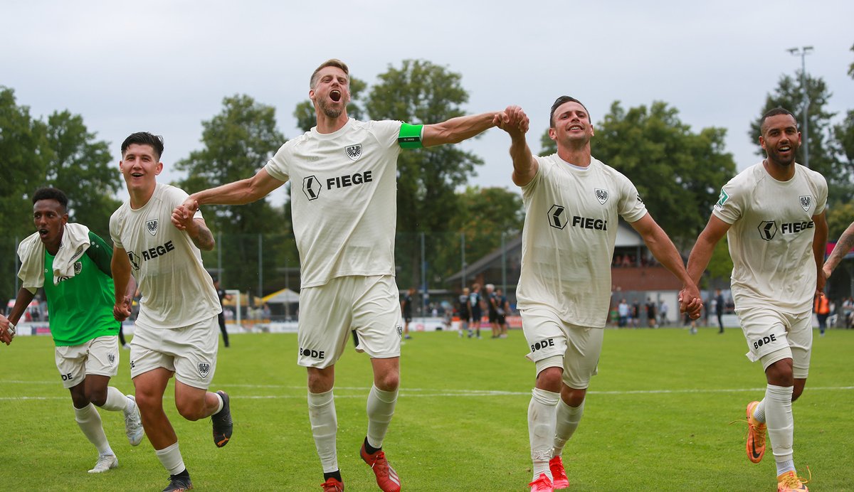 Preussen06's tweet photo. Den Spielbericht, die Bildergalerie &amp; #nullsechsTV findet ihr jetzt auf unserer Homepage ⚫️⚪️💚 #SCWSCP #scp06
___
https://t.co/sPhoiAwR8u https://t.co/XukfAV3vgT