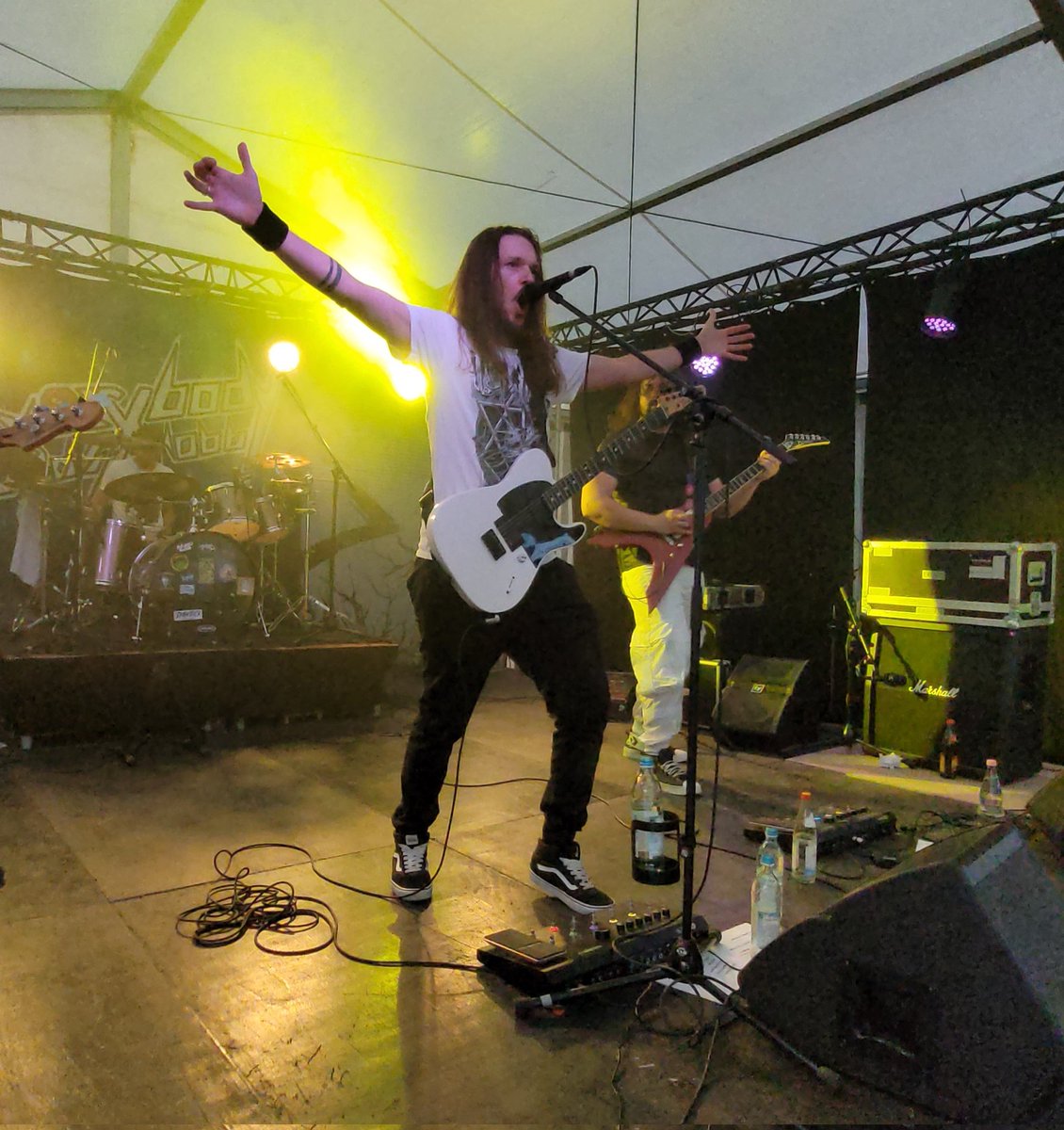 needs_hobby's tweet image. Hope you guys had a wonderful #weekend and enjoy a #LazySunday afternoon 🌻 Here&apos;s a picture from our last concert. We love playing live and hope to meet you all soon 🤘🫶