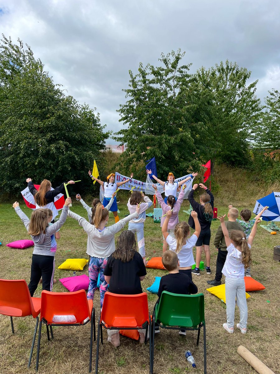 The last day of the Family Arts Festival wraps up my time on placement with <a href="/ClwydTweets/">Theatr Clwyd</a> ! So lucky and proud to have helped make this week happen🤩