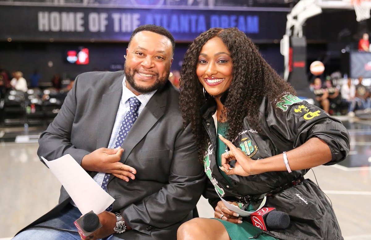 TabTurnerTV1's tweet photo. Had a lil fun behind the 🎤 last night at the @atlantadream game, Divine 9 Night was a hit! 💗🐸🏀 #D9 #WNBA #DoItForTheA✌🏾
📸: @savagehoops2112 https://t.co/xr1CX32QJW