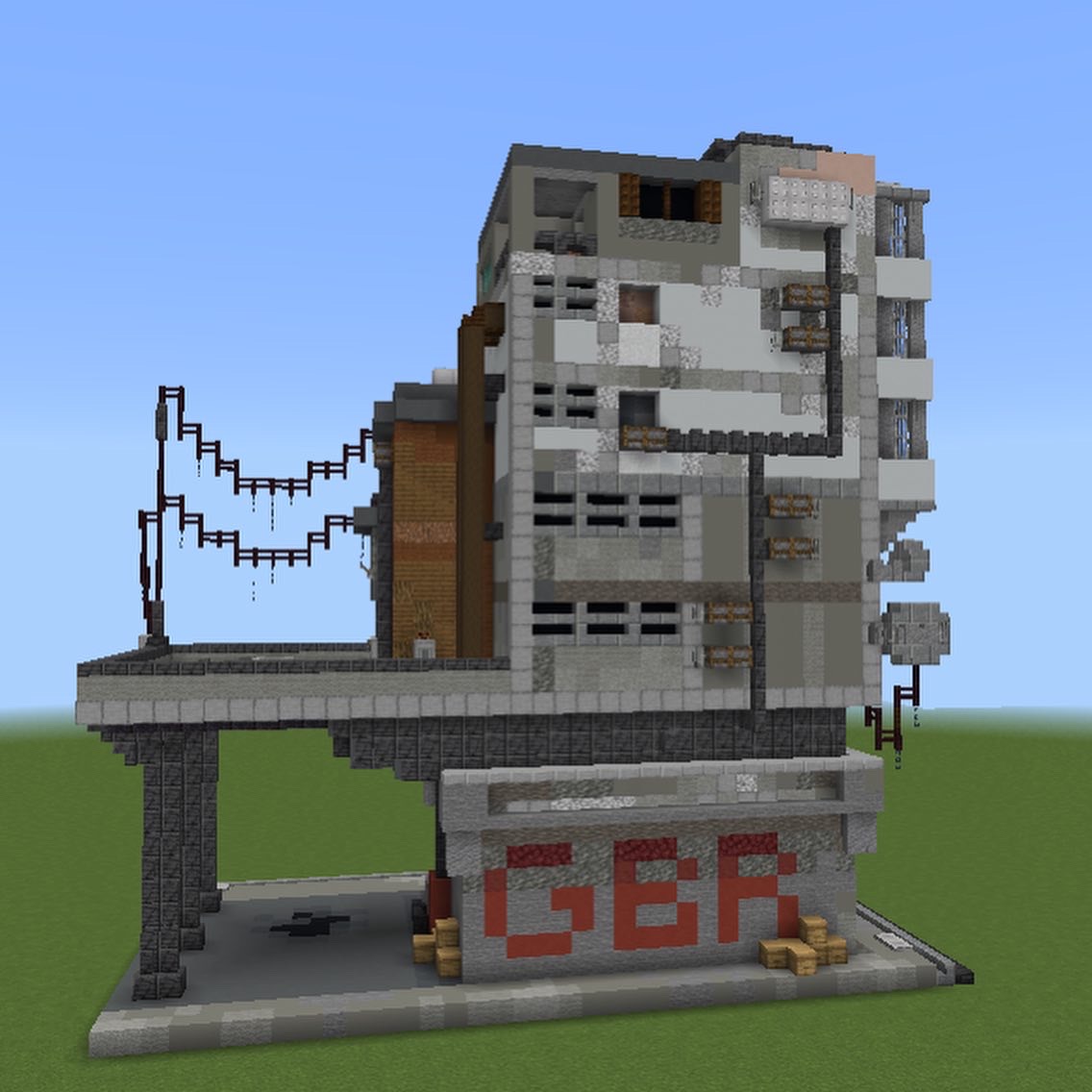 Blaze8516's tweet photo. 31/7/22
“A run down cyberpunk apartment building”

It features an oil spill, hvac units, pipes, wires, a “GBR” logo, a parking garage, and more…

The attached tweet includes a few additional images of the build

#minecraft #Minecraftbuilds #minecraftcyberpunk #minecraftbuilding https://t.co/qPdYHb5sLB