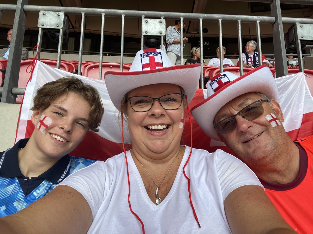 Rachel_A_Gray's tweet photo. Excitement building for #WEURO22 #WEuro2022Final #Lionesses #ItsComingHome https://t.co/g6CxXxTN18