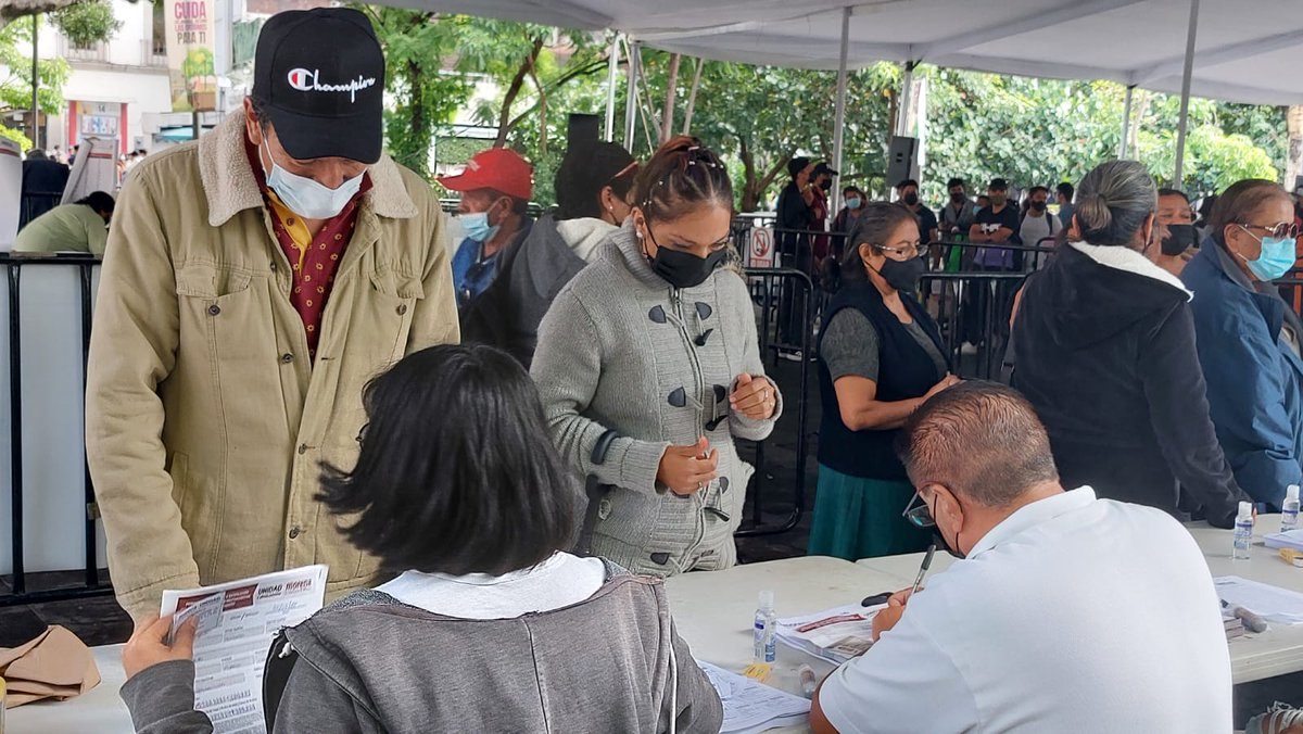 DiariodeMorelos's tweet photo. #Almomento | Continúan largas filas para el proceso de elecciones #Morena en #Cuernavaca #Cuautla #Jiutpec #Yautepec #Jojutla https://t.co/FzzAYq1Ed9