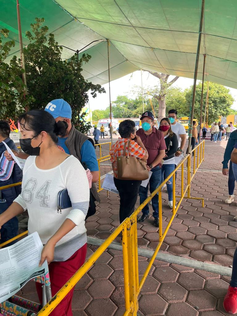 DiariodeMorelos's tweet photo. #Almomento | Continúan largas filas para el proceso de elecciones #Morena en #Cuernavaca #Cuautla #Jiutpec #Yautepec #Jojutla https://t.co/FzzAYq1Ed9