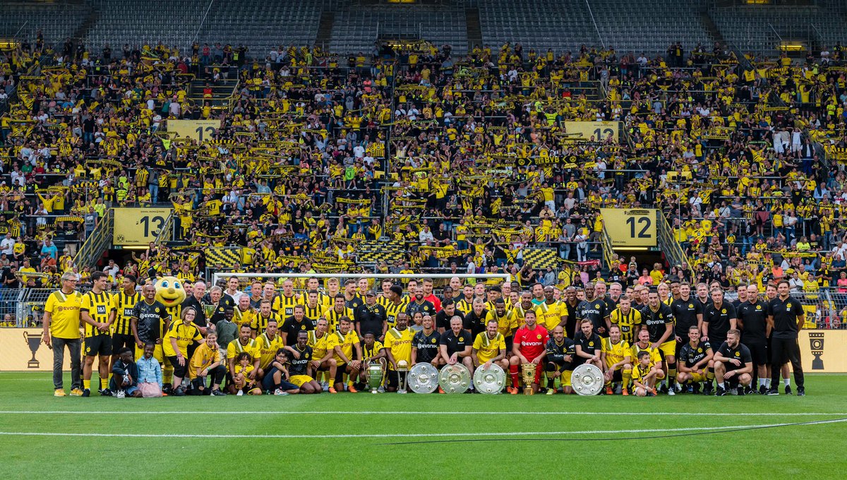 BVB's tweet photo. Für immer Borussia Dortmund. https://t.co/Q6c0Bq9WkN