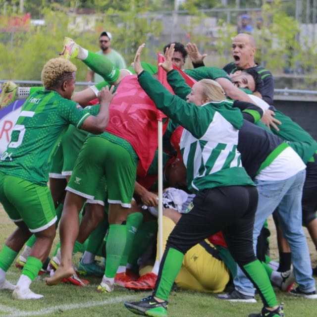 Es difícil aceptar las INJUSTÍCIAS que estamos sufriendo, però jugando con este corazòn al final van a tener el premio que merecen.
Aceptemos y no reclamemos nada. Faltan 6 juegos. Fortalézcanse porqué todo se EQUILIBRA al final.
Orgulloso de Ustedes ahora màs que nunca!!! 
💚