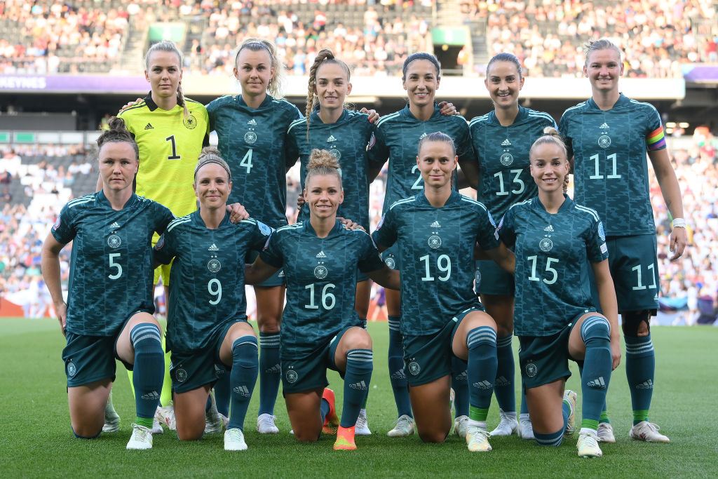 Kitclashers tweet media