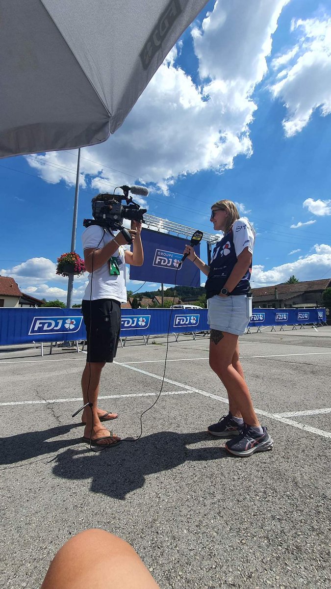 BaltzerVanessa's tweet photo. #TourdeFranceFemmes2022  🚴🏼‍♀️🇨🇵 dans la fan zone de la @FDJsport !

Super expérience ! Merci #FDJsport ! https://t.co/pBmBVTSQq0