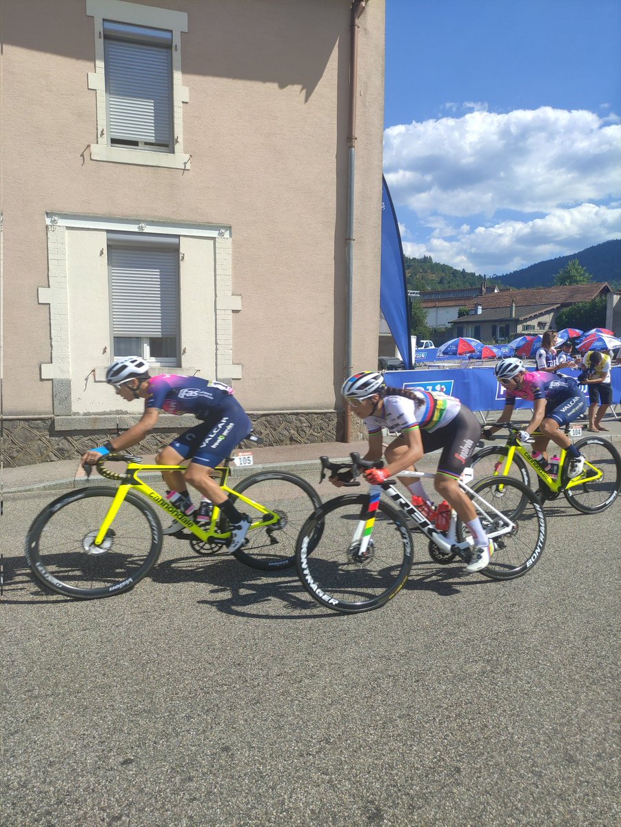 BaltzerVanessa's tweet photo. #TourdeFranceFemmes2022  🚴🏼‍♀️🇨🇵 dans la fan zone de la @FDJsport !

Super expérience ! Merci #FDJsport ! https://t.co/pBmBVTSQq0