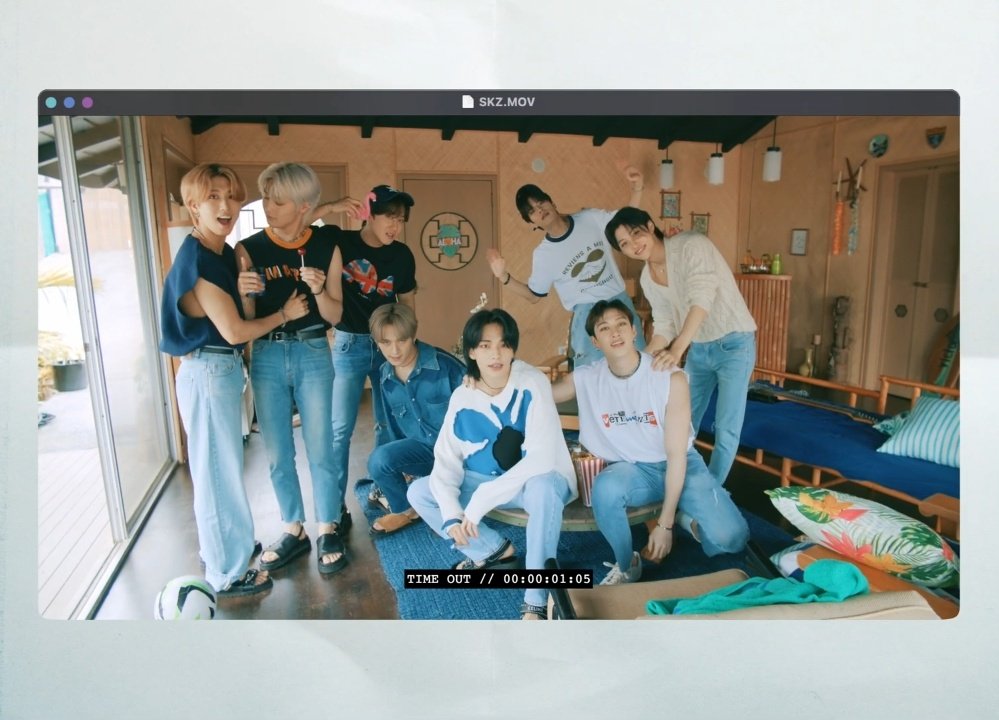 HalleyScoius's tweet photo. HAPPY STAY DAY!!! THANK YOU SO MUCH #StrayKids for the amazing and fresh song as a gift for us. We truly appreciate your love towards your fandom💖and we will always be your side💖I love you so much💖

Ps. This my first bday as a STAY💖 https://t.co/WinNEpYebj