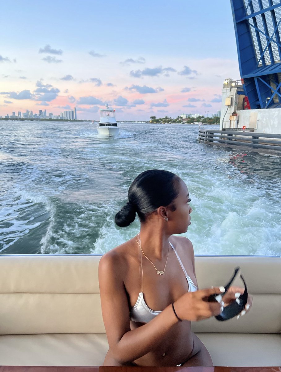 Hailerosec's tweet image. Saturdays💕