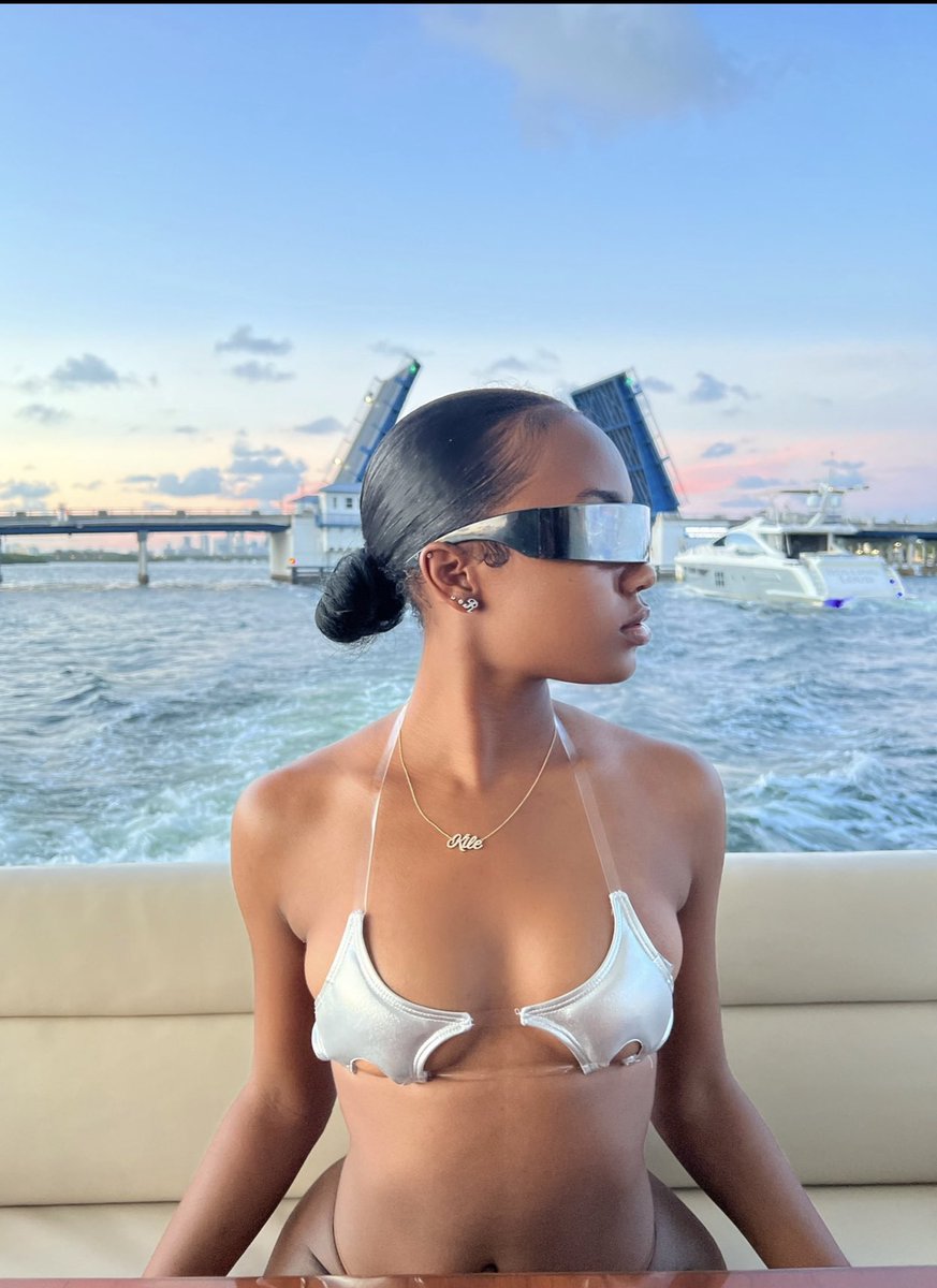 Hailerosec's tweet image. Saturdays💕