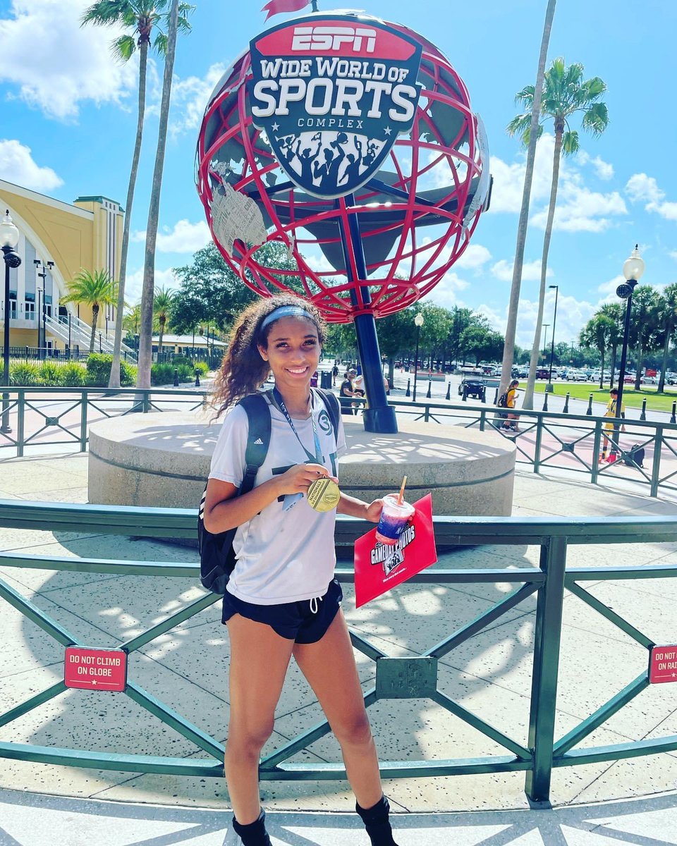 JRobin123's tweet photo. When a couple of @ECNLgirls decide to play in the ESPN 3v3 Tournament the results are inevitable. 8 years removed, same results. @AnaiyahRobinson #tallgirlmagic #power5prospects #WNYFlash #ChallengeSC https://t.co/0pp1lQT4jO