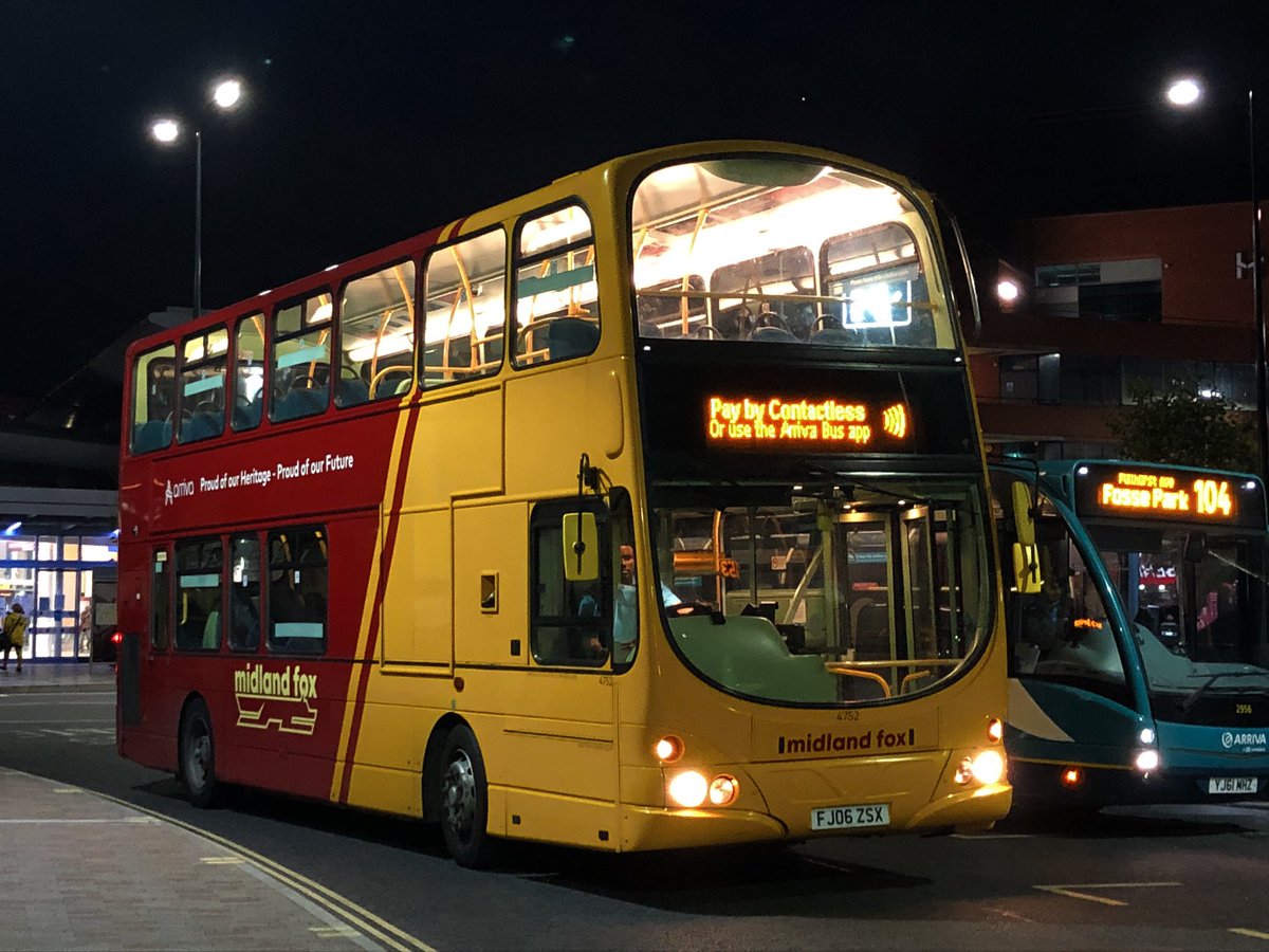 Arriva’s 4752 (FJ06 ZSX) is seen on Savoy Street, having just come off route 104. 

📸: 26/10/21.