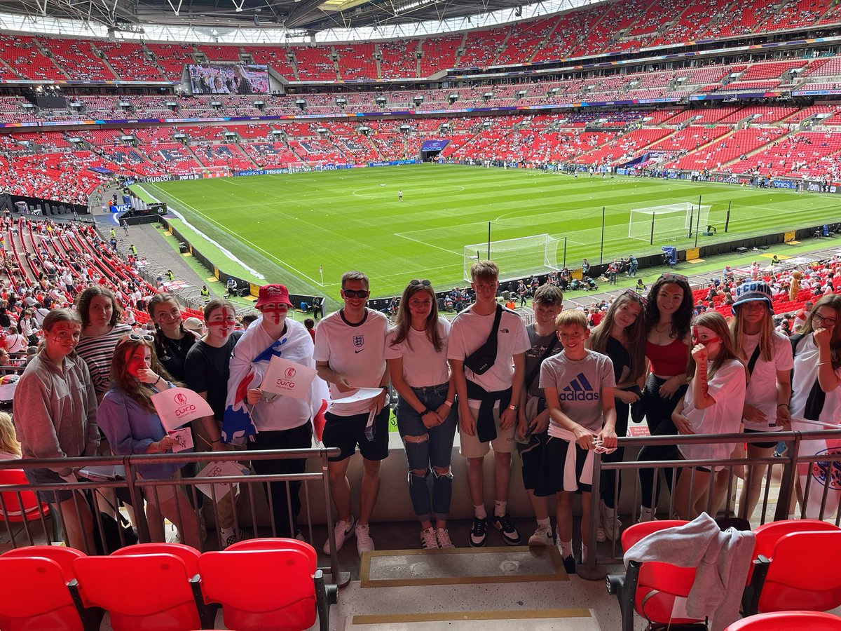 We have arrived at Wembley! Let’s go <a href="/Lionesses/">Lionesses</a>⚽️🏴󠁧󠁢󠁥󠁮󠁧󠁿 #WEURO2022
