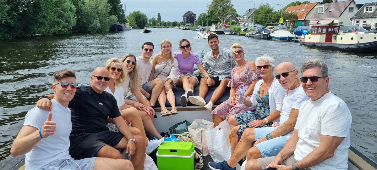 Het was afgelopen zaterdag weer gezellig aan boord van Sloepverhuur Aalsmeer #sloepverhuur #aalsmeer #westeinderplassen #privérondvaart #familiedag #visitaalsmeer