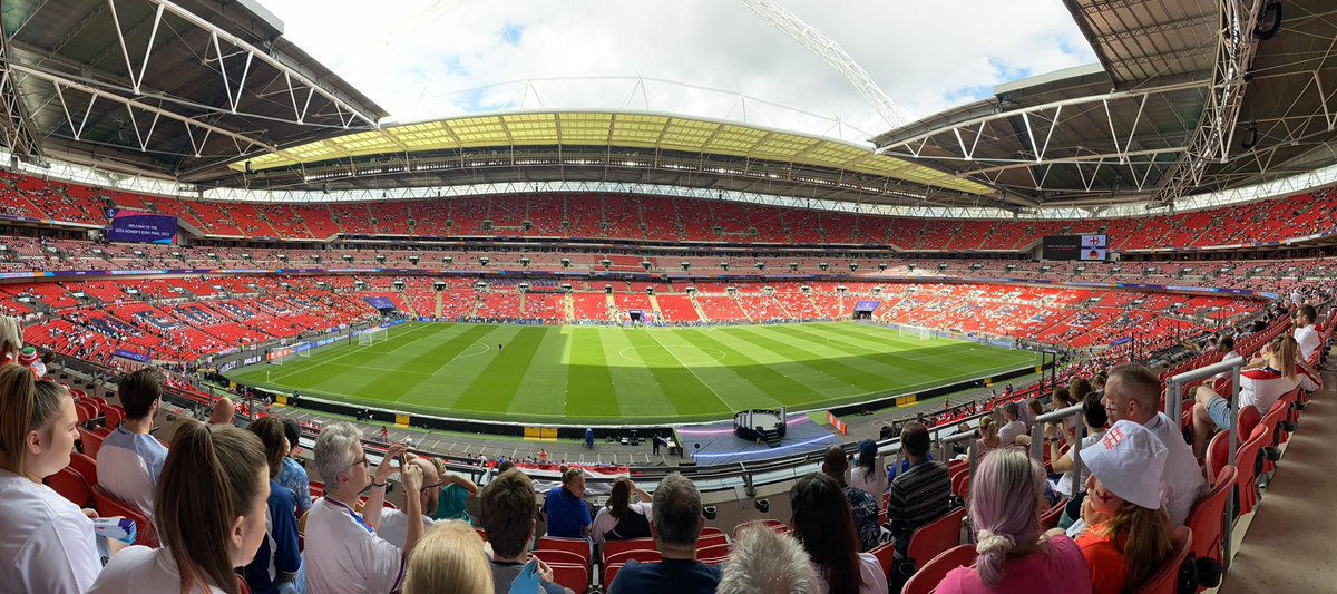 ClintL's tweet photo. #WEuro2022 #Lionesses https://t.co/pjaJK81Qpp