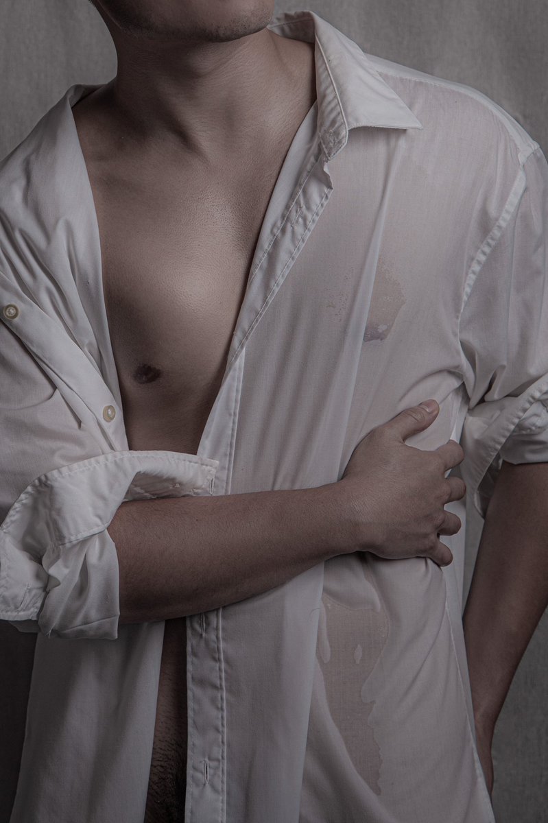 lartisanu's tweet photo. “Beauty begins the moment
you decide to be yourself.” Coco Chanel

#portrait #men #menportrait #facelessportrait #asianmen #hunk #asianhunks #menphotography #body #muscle #bodybuilding #maleportrait #portrait #asianmen  #男 #男體 #男體攝影 https://t.co/Y0ZOK7kweS