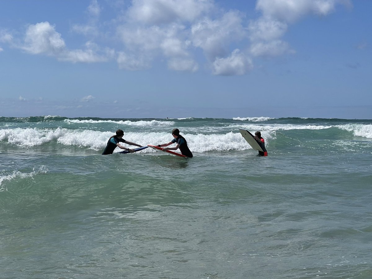 em_powell1's tweet photo. Surfing #mythreeandme 

Girls living their best lives… and therefore so am I ;-) https://t.co/1BPzA9Xxwd