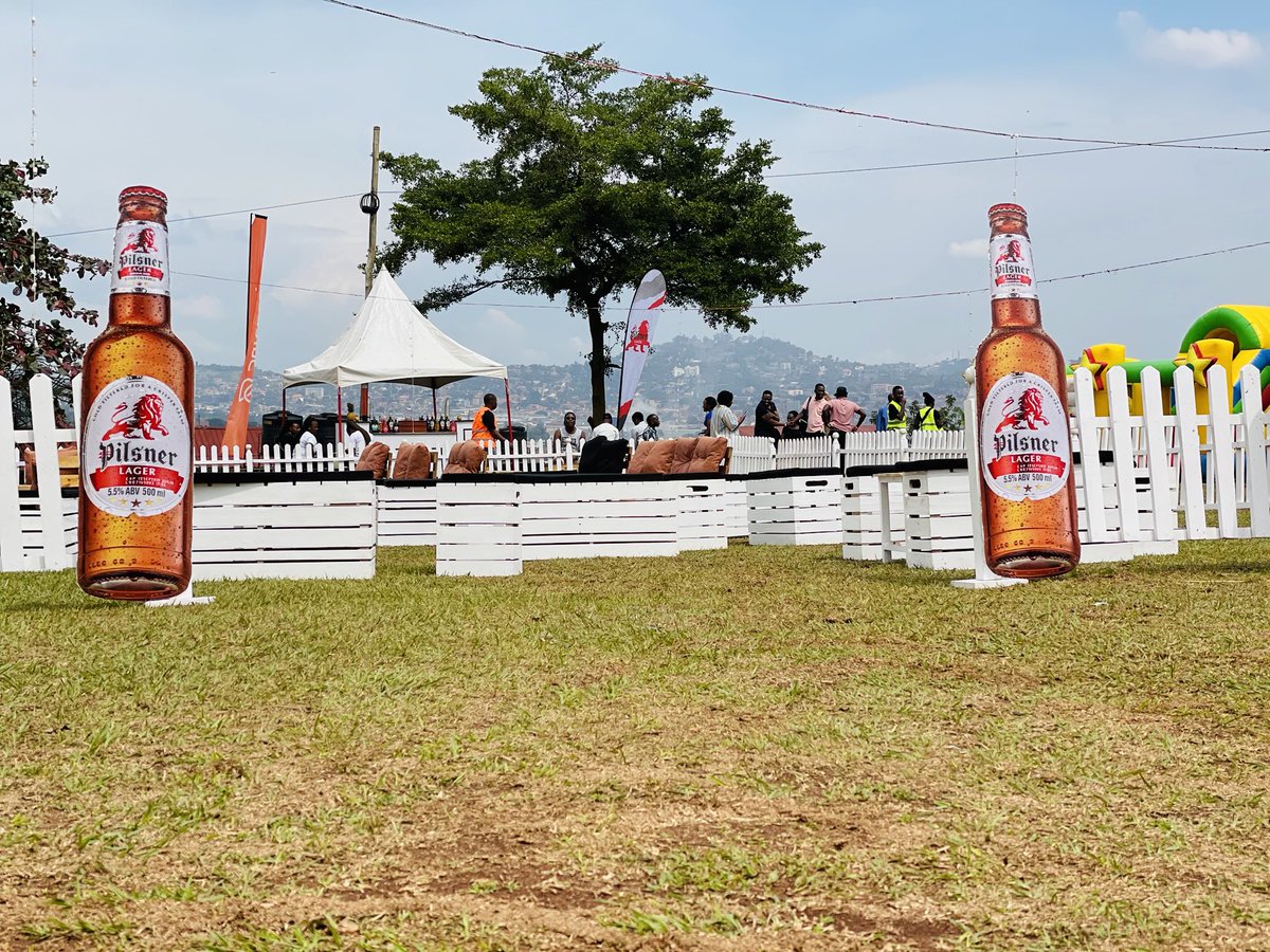 ExpUg_Official's tweet photo. STAND TALL-STRIDE ON…@PilsnerLagerUg #IwacuHeza #ThinkExp @KihumuroEdgar @949f99bcf8d14dc https://t.co/J25gFTCWNy