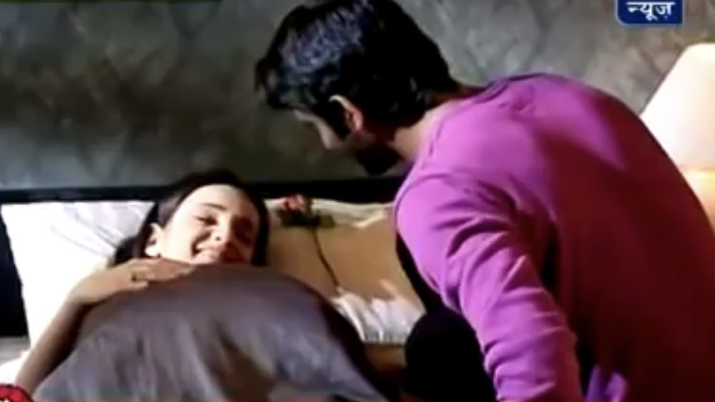 arnvjpg's tweet photo. pick the saddest ipkknd scenes, you’ll always find barun &amp; sanaya clowning offscreen 😭 https://t.co/XIbCxPoNIa