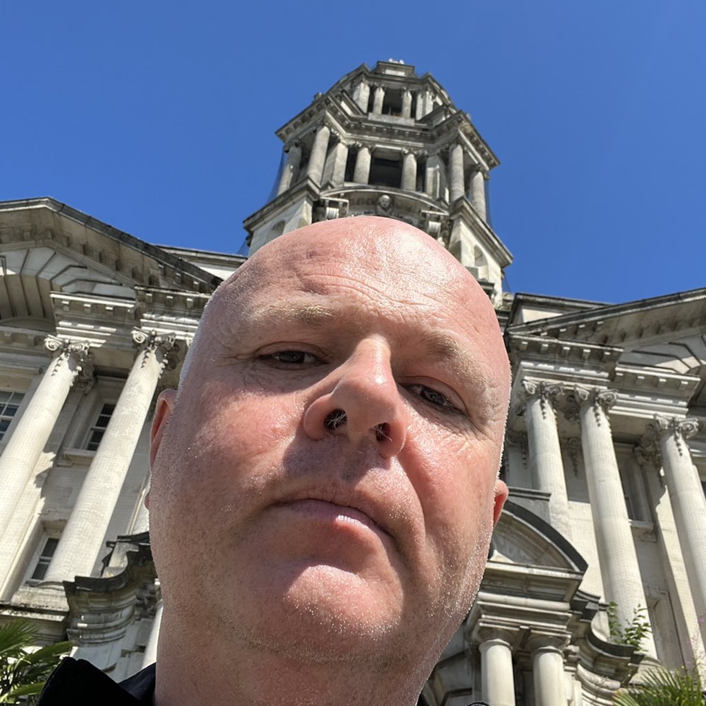 RunFindlayRun's tweet image. Run 71 of 124  #RunFindlayRun for @CR_UK in every postcode UK. Leg 3/3 #Stockport lots of lovely greener not gonna lie not much in tank a few pit stops on route and legs seem to have fossilised. Great to run past old worksite DDC.  19 miles done ✅ ✅ ✅ #GetMeOnTrainTakeMeHome