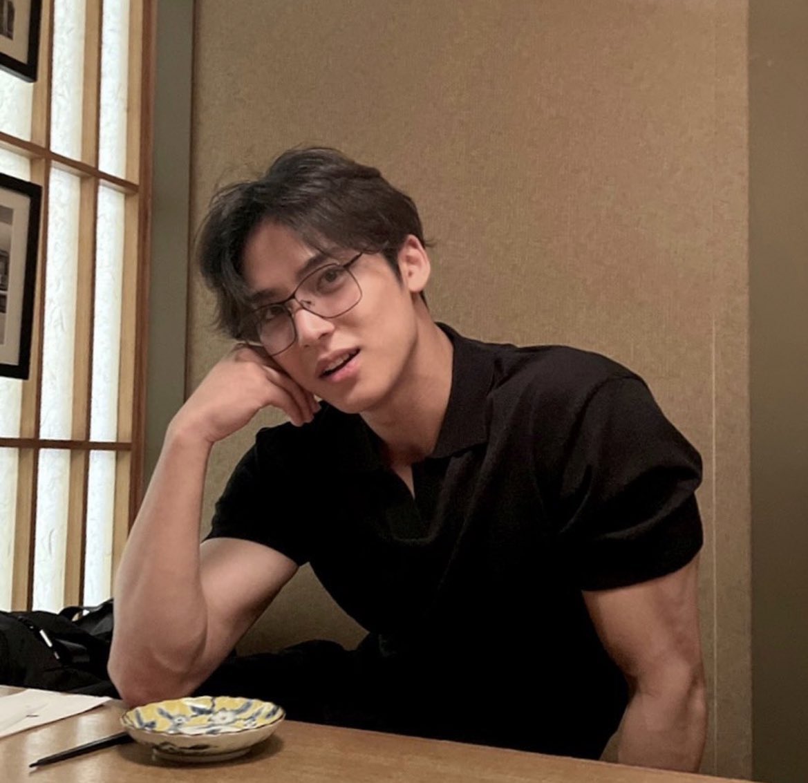 tyooning's tweet photo. ? this is the guy falling in love with soobin ?? sir STAND UP https://t.co/Xiwzl4zzYB