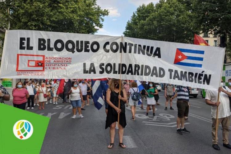 EVilluendasC's tweet photo. Lo dijo @DiazCanelB: "El concepto de la inmoralidad del bloqueo le llega a todo el mundo, independientemente de creencias, de posiciones políticas. Sacrificar la vida de un pueblo, de un país, por un interés político (...) es totalmente inmoral" #EliminaElBloqueo @Puentesdeamor1 https://t.co/Ym0A99fTpq