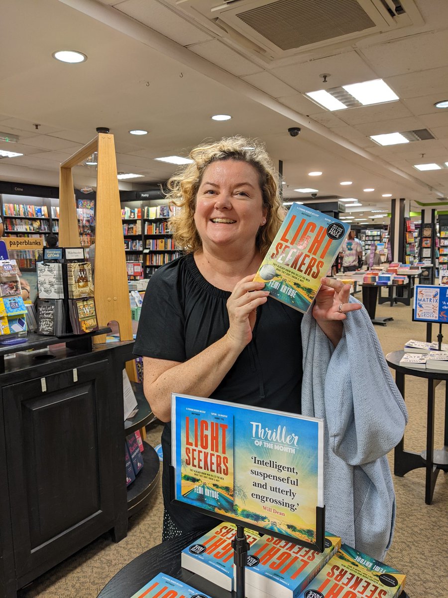 Dee_Bees's tweet photo. #Lightseekers out in the wild @WaterstonesLeic on 🔥🔥 @FemiKay_Author https://t.co/i7MjZ7ifIQ